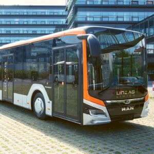 MAN Lion City Linz, Moderner Hybridbus, gestaltet von Döllmann Design,