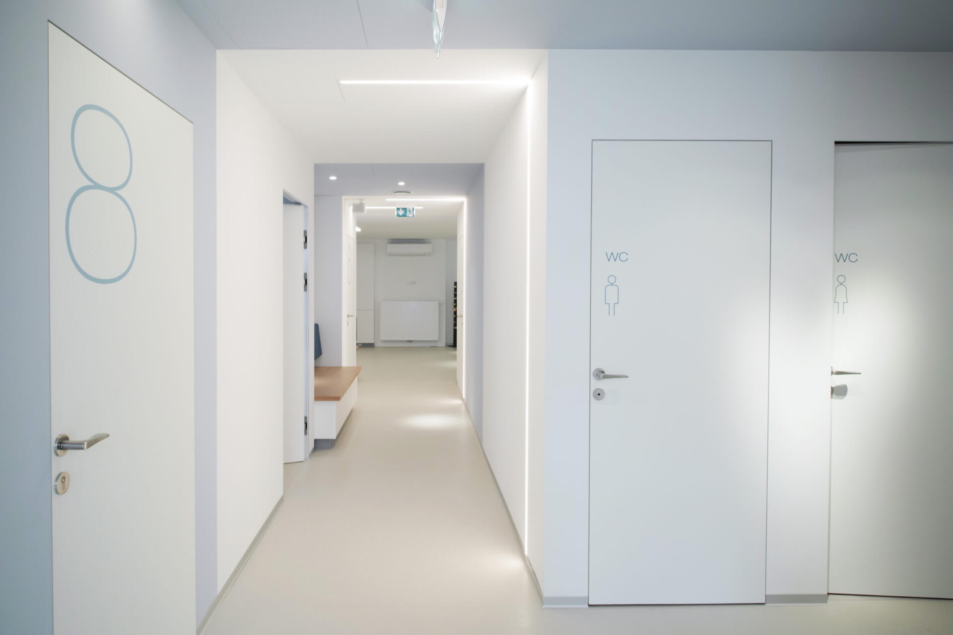 Primärversorgungseinheit, Primärversorgungszentrum, moderne Arztpraxis, Wartebereich, Allgemeinmedizin, Interior Design, Doctorum, Doktor